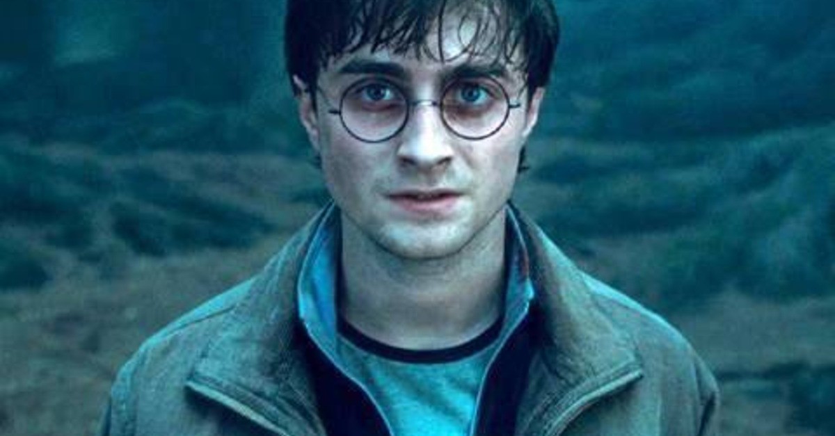 behind-the-scenes-footage-from-final-harry-potter-film-hits-web-video-6f199ae35b